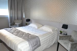 Hôtel de Guyenne Talence lit 160 de la suite